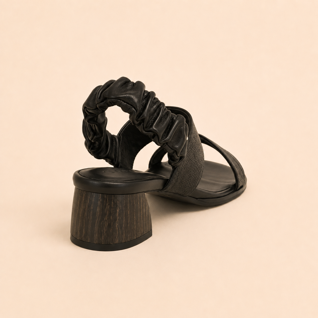 Sandalia de tacón de piel Y01 - Negra