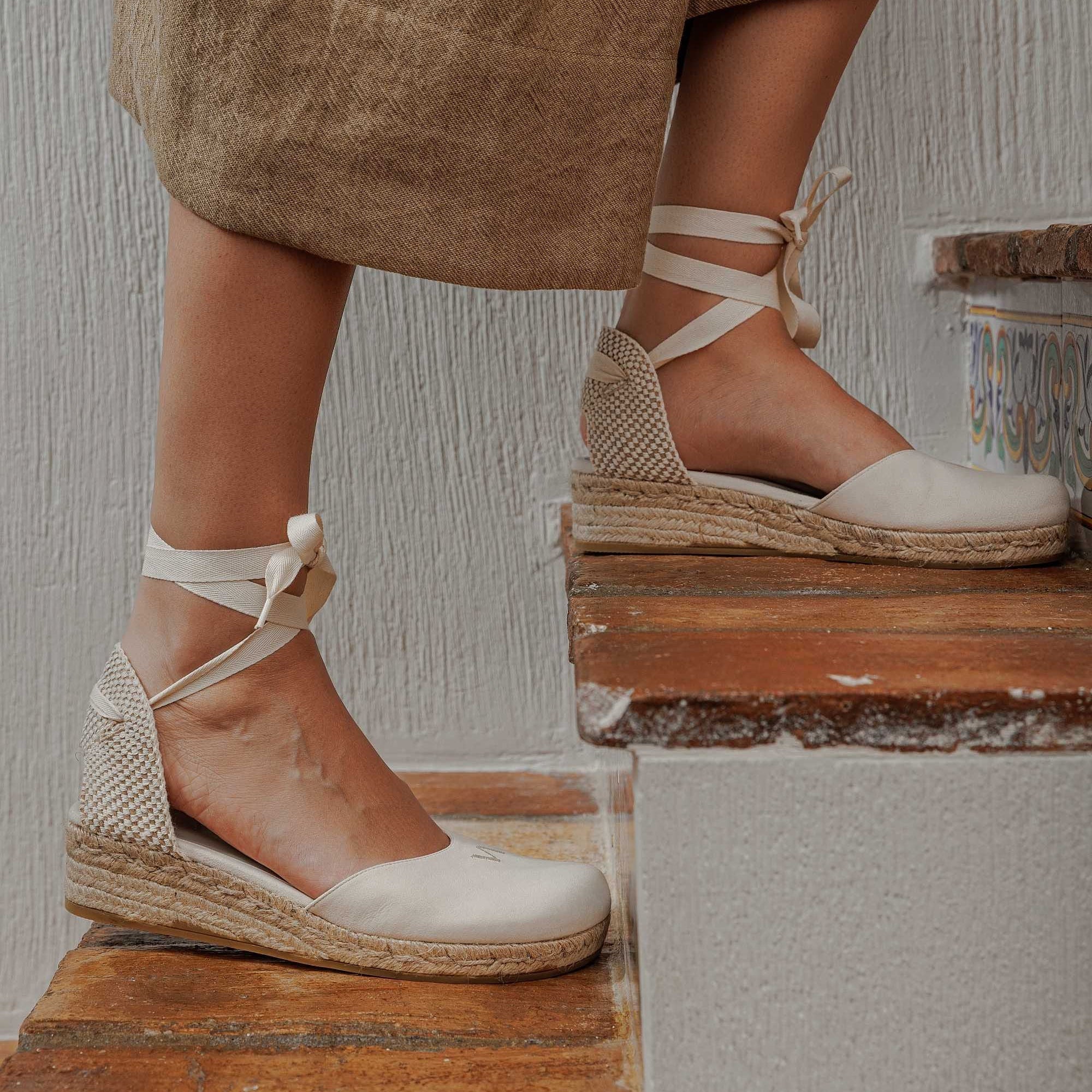 Cuña cerrada B01 - Beige