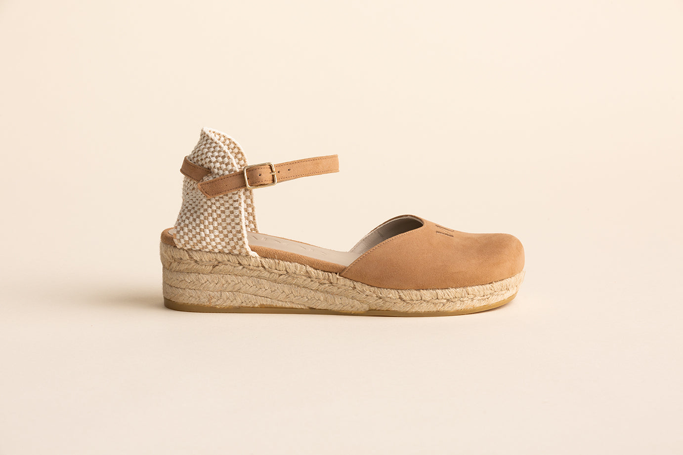Cuña cerrada B01 - Camel