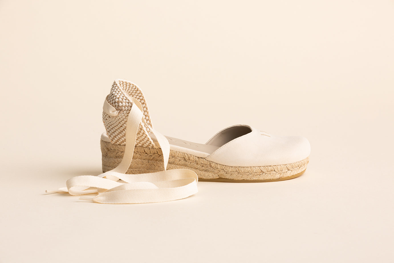 Cuña cerrada B01 - Beige