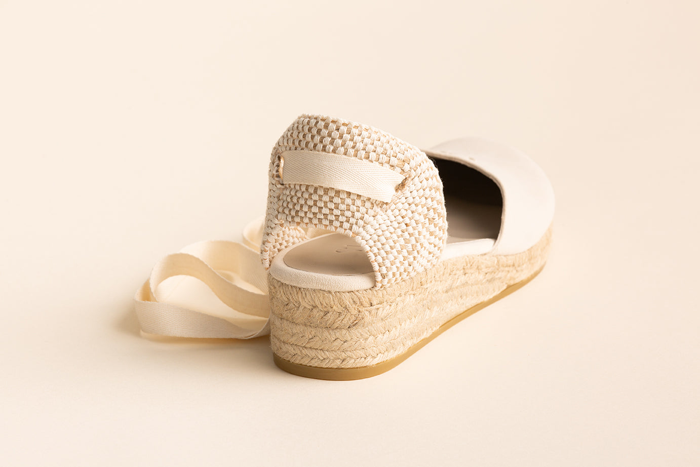Cuña cerrada B01 - Beige