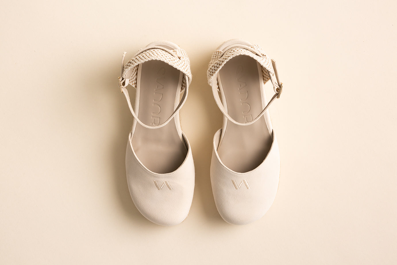 Cuña cerrada B01 - Beige