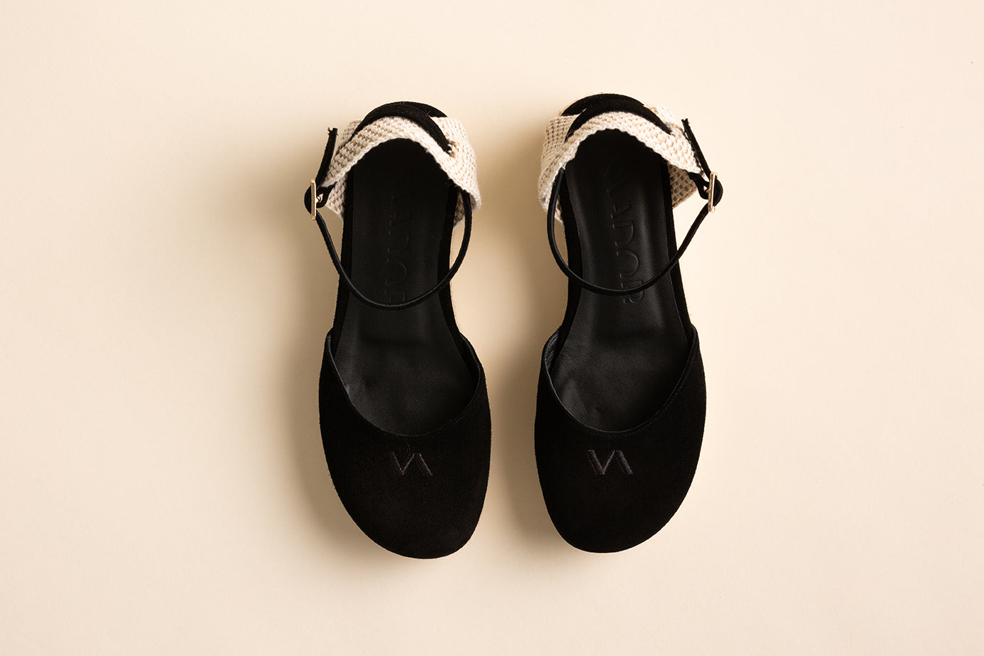 Cuña cerrada B01 - Negro